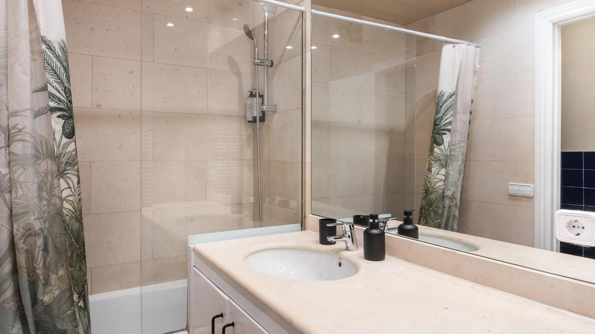Spacious And Comfortable Apt In The City Center Βαρκελώνη 0*,