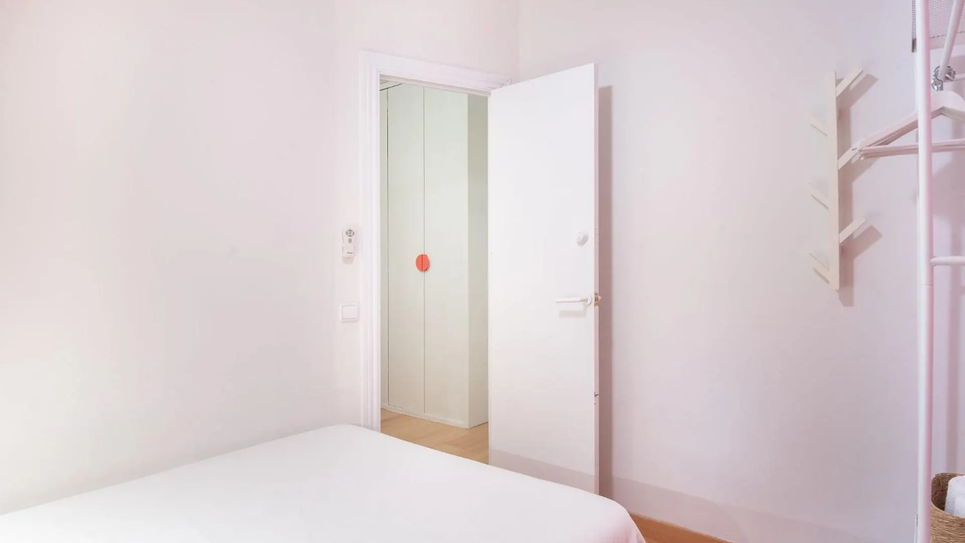 Spacious And Comfortable Apt In The City Center Barcelona 0*,
