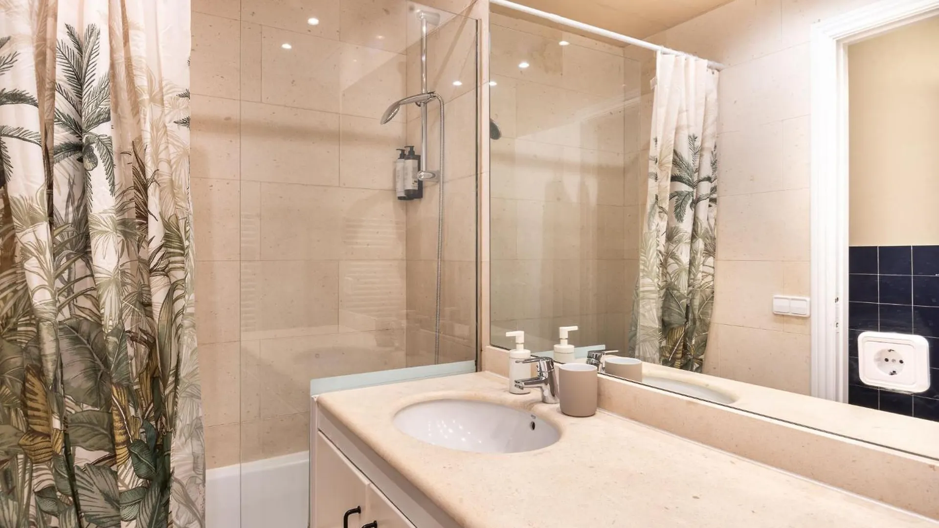 Spacious And Comfortable Apt In The City Center Barcelona 0*,