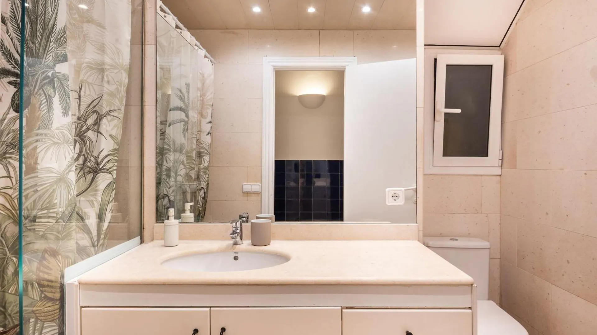 Apartment Spacious And Comfortable Apt In The City Center Barcelona