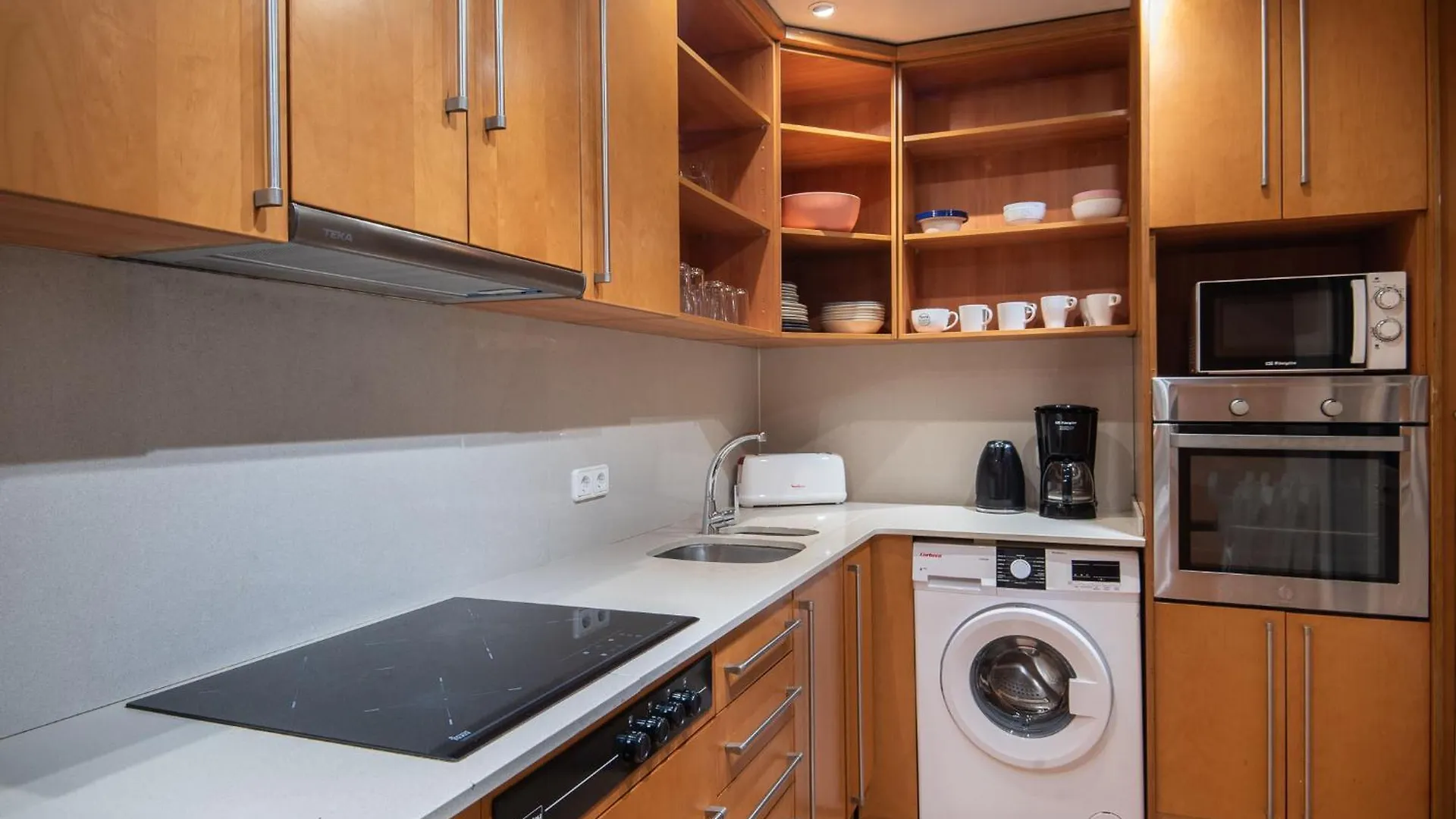 Spacious And Comfortable Apt In The City Center Barcelona